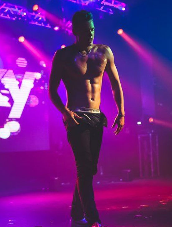 male strip stage show melbourne